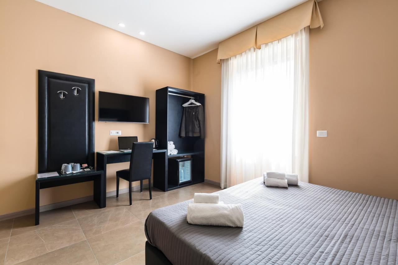 Bh Napoli Railway Hotel Buitenkant foto