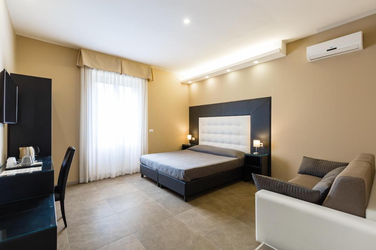 Bh Napoli Railway Hotel Buitenkant foto